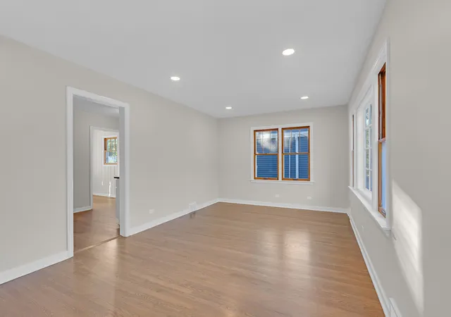Photo 3 of Single family home for sale at 311 Elm St, Glen Ellyn, IL 60137 | MLS# 12779731 | Listing updated on 2026-10-08