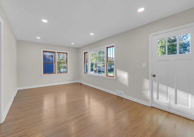 Photo 4 of Single family home for sale at 311 Elm St, Glen Ellyn, IL 60137 | MLS# 12779731 | Listing updated on 2026-10-08