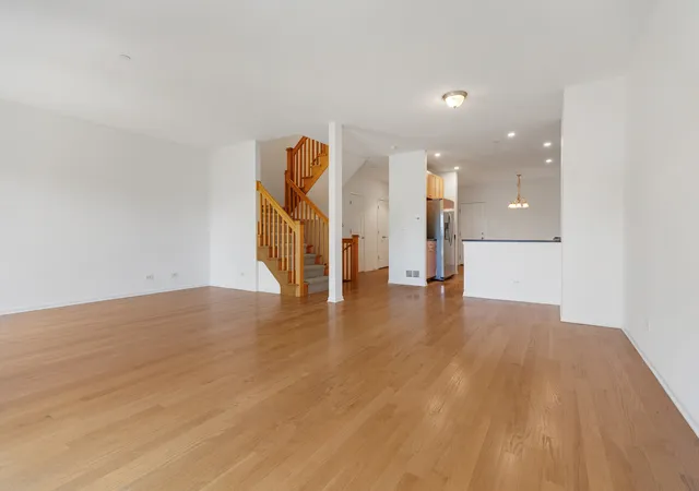 Photo 4 of Townhouse for sale at 152 Finstad Dr, Libertyville, IL 60048 | MLS# 12779734 | Listing updated on 2026-10-09