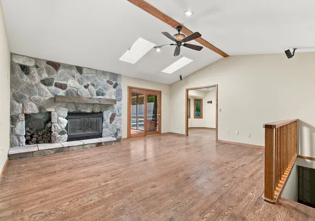 Photo 3 of Single family home for sale at 4516 Hillside Ct, Crystal Lake, IL 60012 | MLS# 12779738 | Listing updated on 2026-10-07