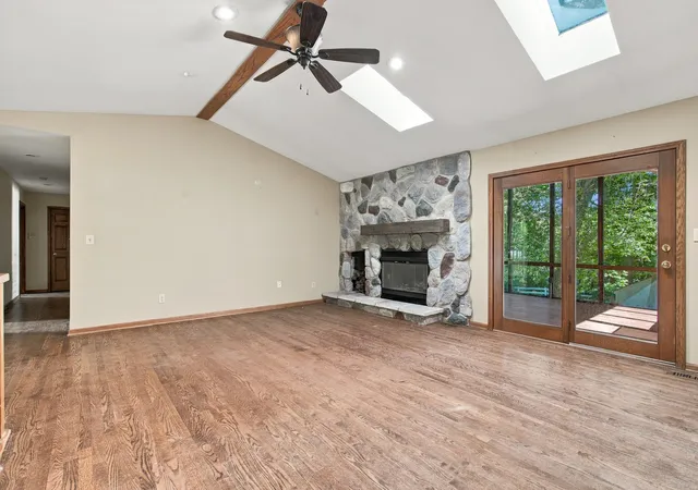 Photo 3 of Single family home for sale at 4516 Hillside Ct, Crystal Lake, IL 60012 | MLS# 12779738 | Listing updated on 2026-10-07