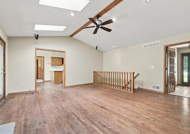 Photo 4 of Single family home for sale at 4516 Hillside Ct, Crystal Lake, IL 60012 | MLS# 12779738 | Listing updated on 2026-10-07