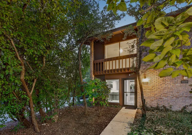 Photo 3 of Townhouse for sale at 5931 Meadow Dr #157A, Lisle, IL 60532 | MLS# 12779747 | Listing updated on 2026-10-07