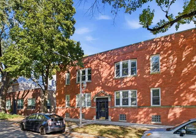 Photo 2 of Condo for sale at 3809 N Ravenswood Ave #2, Chicago, IL 60613 | MLS# 12779749 | Listing updated on 2026-10-27