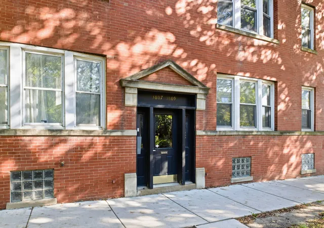 Photo 4 of Condo for sale at 3809 N Ravenswood Ave #2, Chicago, IL 60613 | MLS# 12779749 | Listing updated on 2026-10-27