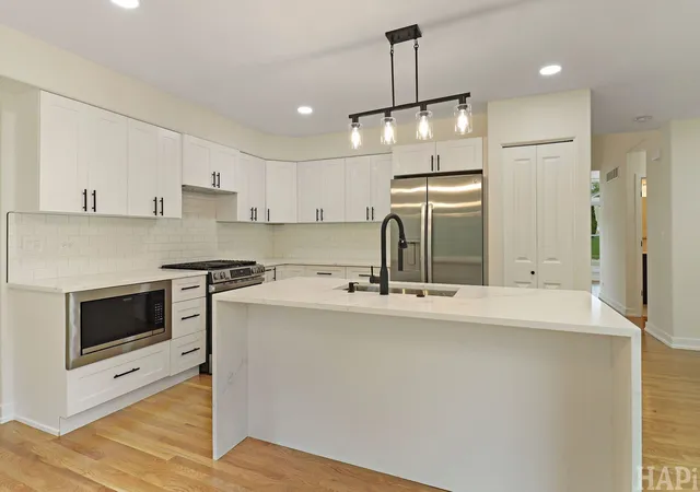Photo 3 of Single family home for sale at 275 Farmhill Dr, Algonquin, IL 60102 | MLS# 12779759 | Listing updated on 2026-10-07