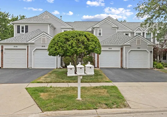 Townhouse for sale at 1816 Vermont Dr, Elk Grove Village, IL 60007 | MLS# 12779762