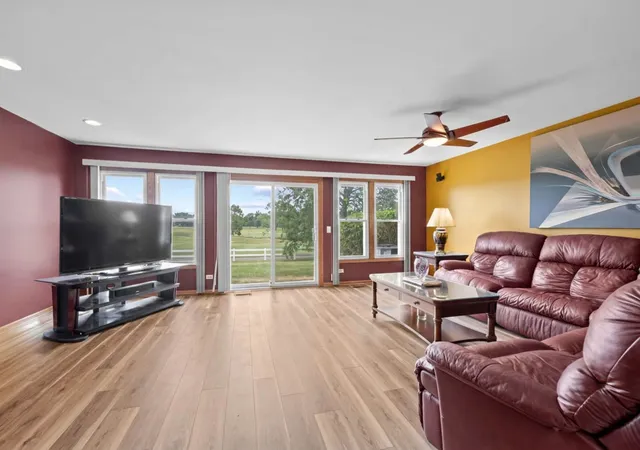 Photo 4 of Townhouse for sale at 1816 Vermont Dr, Elk Grove Village, IL 60007 | MLS# 12779762 | Listing updated on 2026-10-07