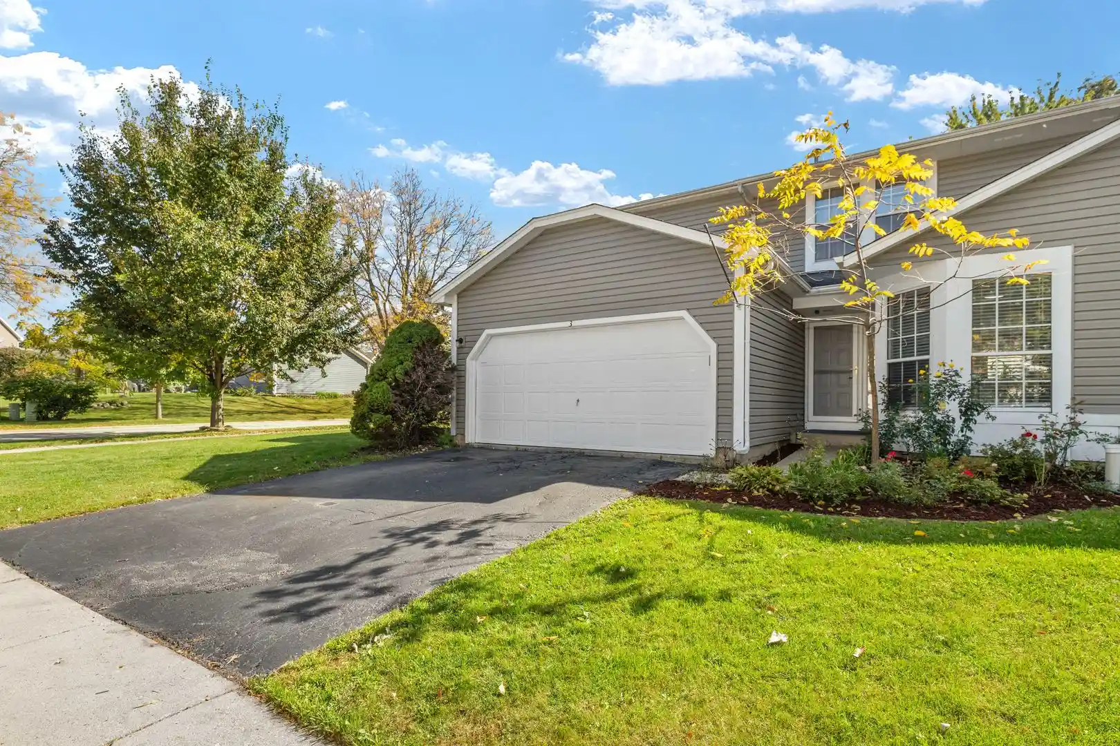 Listing Photo 1 - Condo for sale in 3 Dorchester Ct located at 3 Dorchester Ct, Streamwood, IL 60107 - Unit 3 Dorchester Ct