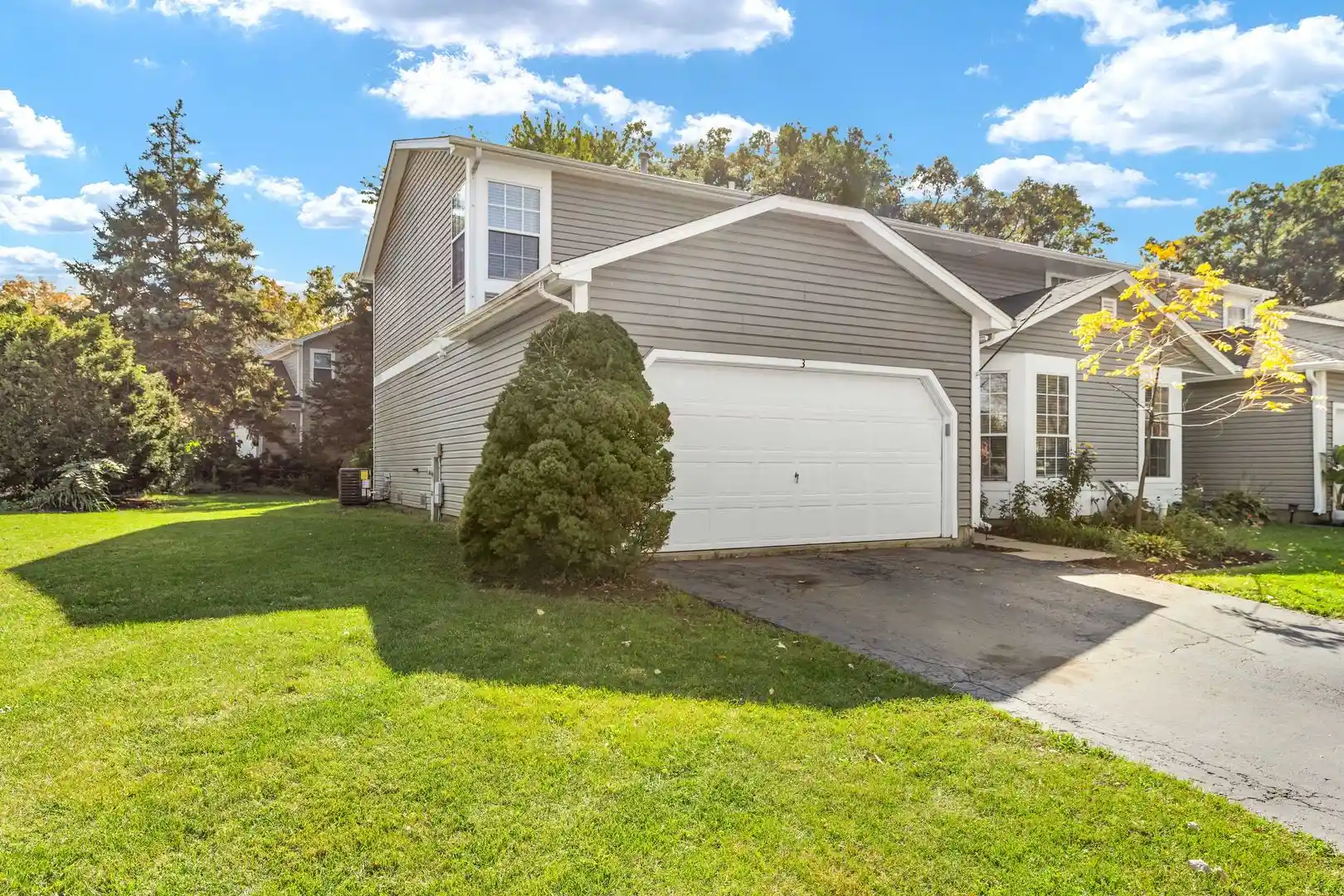 Listing Photo 2 - Condo for sale in 3 Dorchester Ct located at 3 Dorchester Ct, Streamwood, IL 60107 - Unit 3 Dorchester Ct