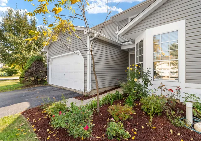 Listing Photo 3 - Condo for sale in building located at 3 Dorchester Ct, Streamwood, IL 60107