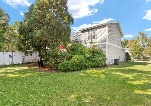 Listing Photo 4 - Condo for sale in building located at 3 Dorchester Ct, Streamwood, IL 60107