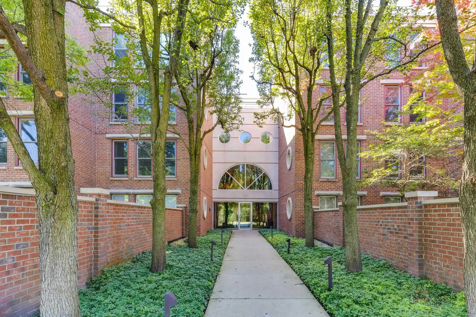 Listing Photo 1 - Condo for sale in 360 Grn Bay Rd located at 360 Grn Bay Rd, Winnetka, IL 60093 - Unit #1D