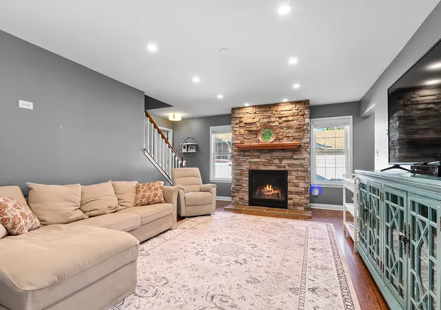 Photo 2 of Single family home for sale at 3348 W 99th Street, Evergreen Park, IL 60805 | MLS# 12779793 | Listing updated on 2026-10-16
