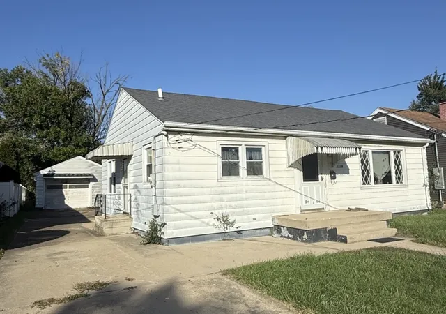 Single family home for sale at 1119 Sanger St, Ottawa, IL 61350 | MLS# 12779794