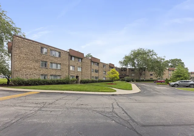 Photo 3 of Condo for sale at 2600 Brookwood Way Dr #209, Rolling Meadows, IL 60008 | MLS# 12779795 | Listing updated on 2026-10-07