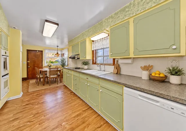 Photo 4 of Single family home for sale at 5210 W Dakin St, Chicago, IL 60641 | MLS# 12779800 | Listing updated on 2026-10-19