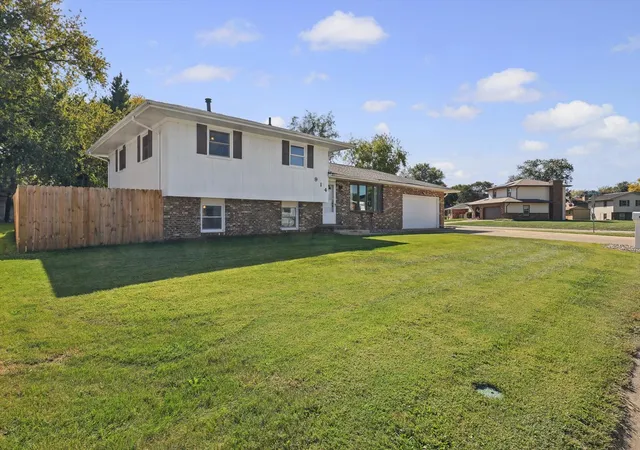 Photo 3 of Single family home for sale at 914 North Dr, Rantoul, IL 61866 | MLS# 12779804 | Listing updated on 2026-10-09