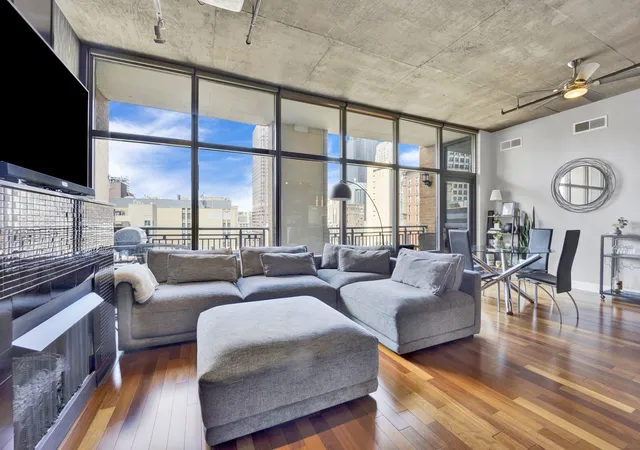 Photo 3 of Condo for sale at 520 S State St #1211, Chicago, IL 60605 | MLS# 12779809 | Listing updated on 2026-10-07