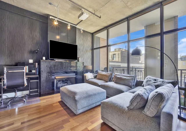 Photo 3 of Condo for sale at 520 S State St #1211, Chicago, IL 60605 | MLS# 12779809 | Listing updated on 2026-10-07