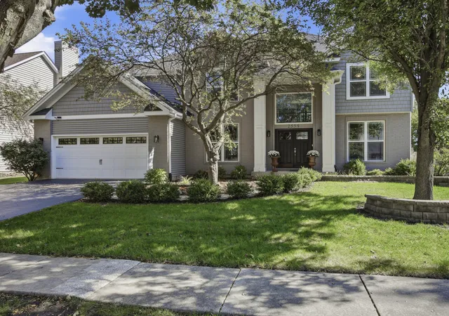 Photo 1 of Single family home for sale at 2559 Walnut Ave, Geneva, IL 60134 | MLS# 12779827 | Listing updated on 2026-10-08