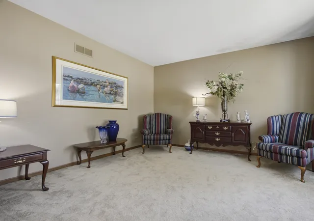 Photo 4 of Single family home for sale at 2559 Walnut Ave, Geneva, IL 60134 | MLS# 12779827 | Listing updated on 2026-10-09