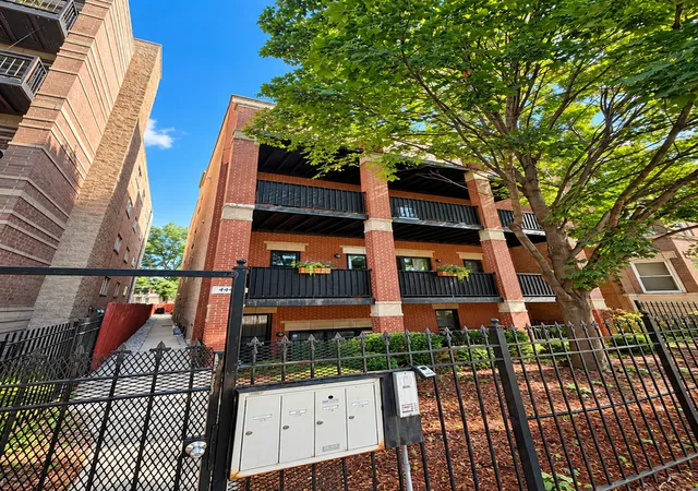 Photo 1 of Condo for sale at 4447 S Indiana Ave #1R, Chicago, IL 60653 | MLS# 12779829 | Listing updated on 2026-10-08