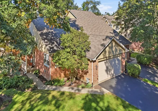 Photo 3 of Townhouse for sale at 576 Shagbark Dr, Elgin, IL 60123 | MLS# 12779832 | Listing updated on 2026-10-07