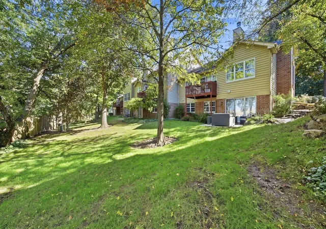 Photo 3 of Townhouse for sale at 576 Shagbark Dr, Elgin, IL 60123 | MLS# 12779832 | Listing updated on 2026-10-07