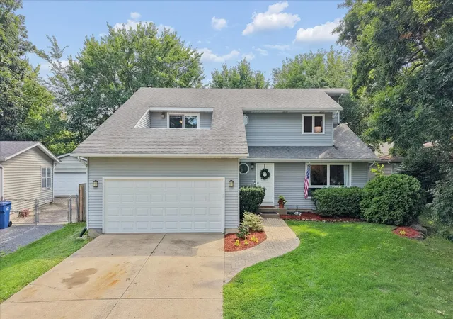 Single family home for sale at 33202 N Woodland Ter, Grayslake, IL 60030 | MLS# 12779835