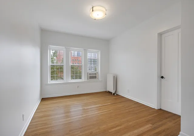 Photo 3 of Condo for sale at 4310 N Clarendon Ave #1021, Chicago, IL 60613 | MLS# 12779836 | Listing updated on 2026-10-07