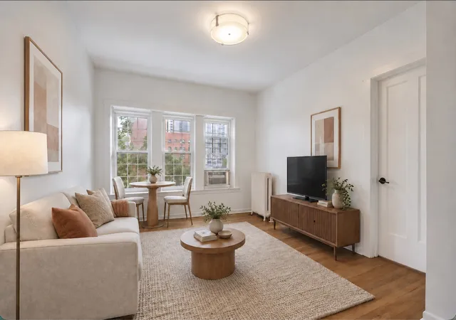 Photo 4 of Condo for sale at 4310 N Clarendon Ave #1021, Chicago, IL 60613 | MLS# 12779836 | Listing updated on 2026-10-07