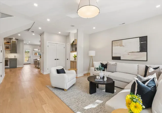 Photo 3 of Multi family home for sale at 616 W Willow St, Chicago, IL 60614 | MLS# 12779844 | Listing updated on 2026-10-08
