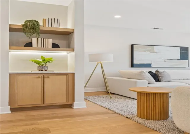 Listing Photo 5 - Condo for sale in building located at 616 W Willow St, Chicago, IL 60614