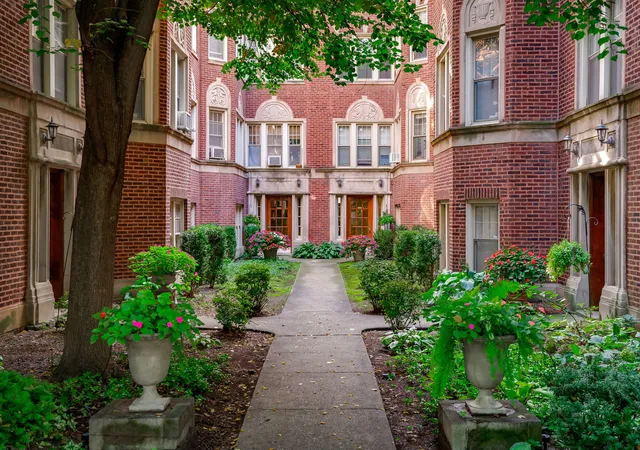 Photo 3 of Condo for sale at 6131 N Hoyne Ave #G, Chicago, IL 60659 | MLS# 12779849 | Listing updated on 2026-10-09