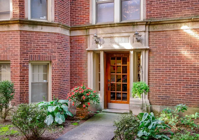 Photo 4 of Condo for sale at 6131 N Hoyne Ave #G, Chicago, IL 60659 | MLS# 12779849 | Listing updated on 2026-10-09