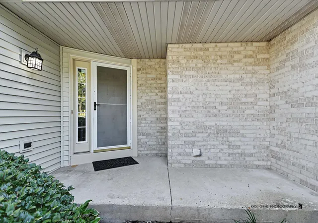 Photo 2 of Townhouse for sale at 1724 Court St, Mc Henry, IL 60050 | MLS# 12779869 | Listing updated on 2026-10-07