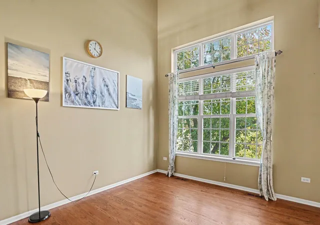 Photo 3 of Townhouse for sale at 444 Vaughn Cir, Aurora, IL 60502 | MLS# 12779875 | Listing updated on 2026-10-08