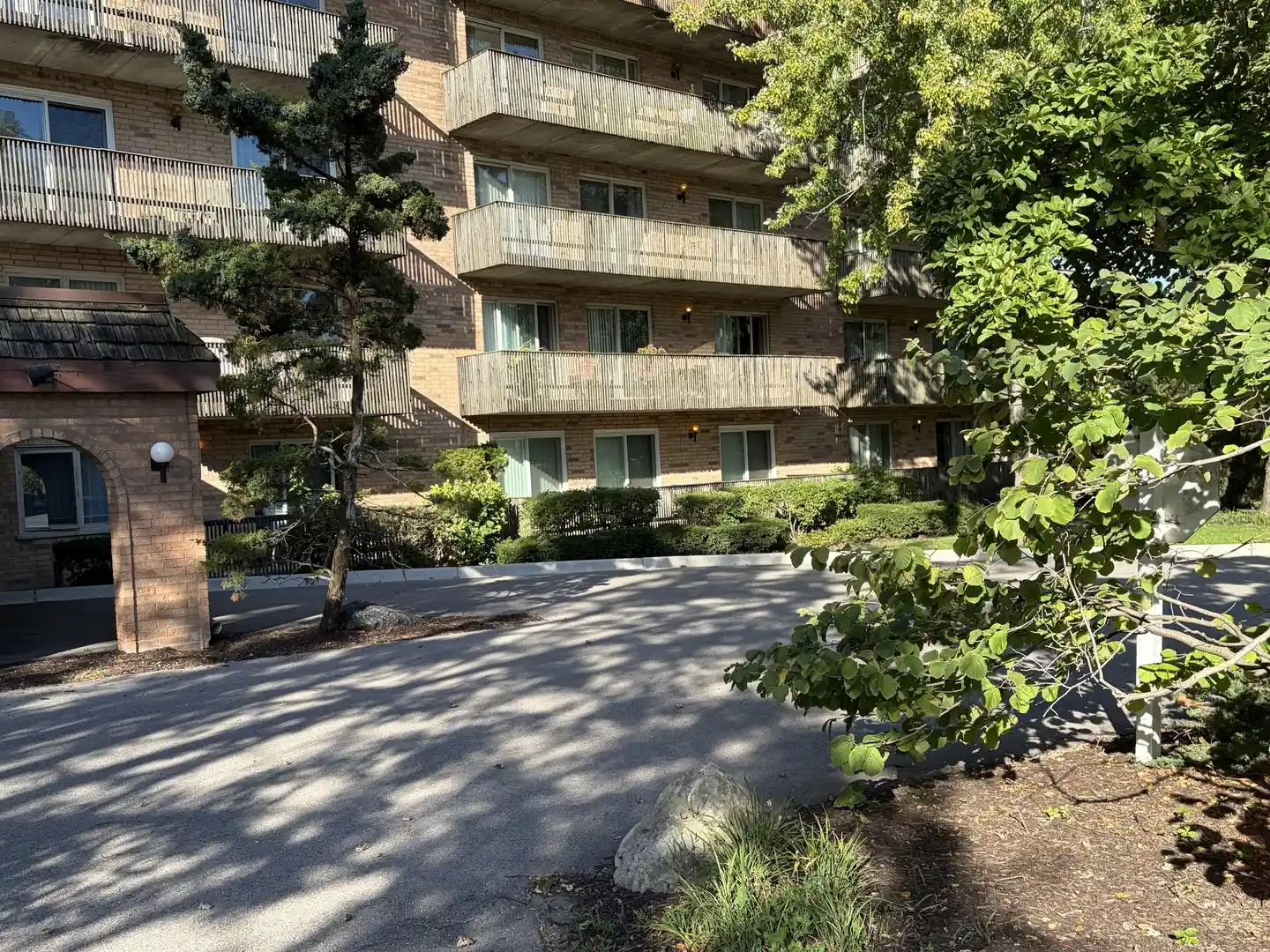 Listing Photo 26 - Condo for sale in 512 Redondo Dr located at 512 Redondo Dr, Downers Grove, IL 60516 - Unit #411