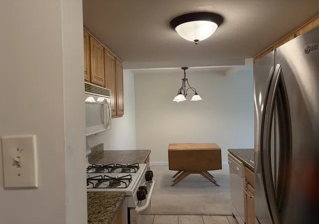 Photo 4 of Condo for sale at 512 Redondo Dr #411, Downers Grove, IL 60516 | MLS# 12779877 | Listing updated on 2026-10-08