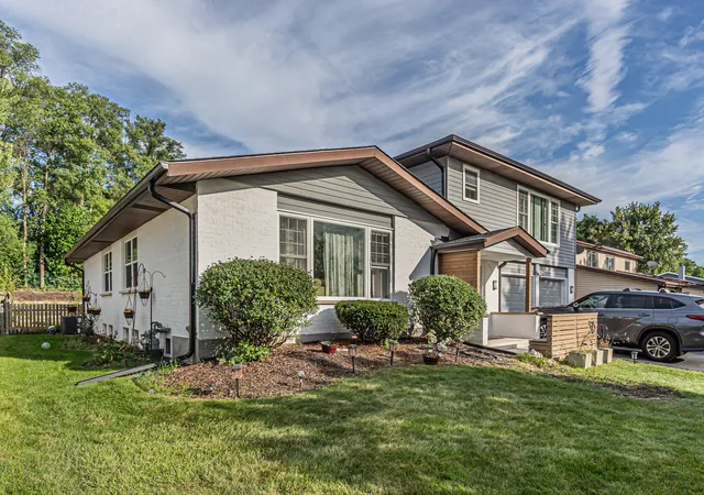 Photo 2 of Multi family home for sale at 315 Morningside Dr, Bloomingdale, IL 60108 | MLS# 12779886 | Listing updated on 2026-10-07