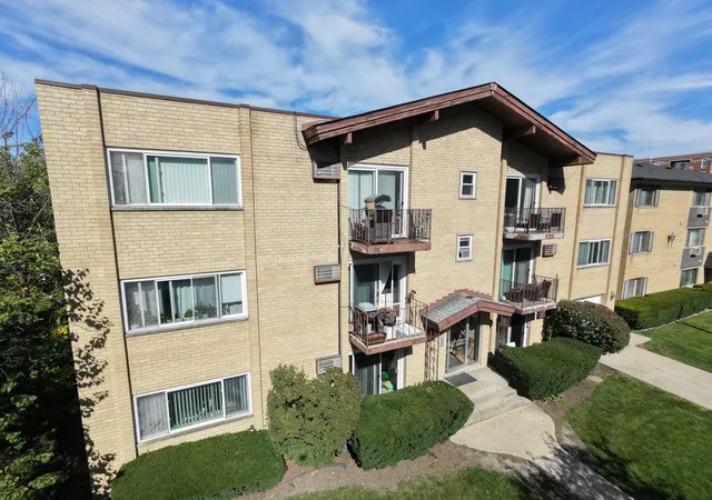 Condo for sale at 1354 E Washington St #102, Des Plaines, IL 60016 | MLS# 12779903