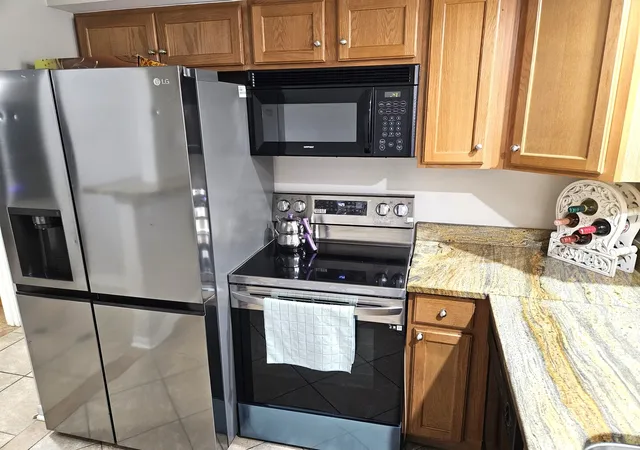 Photo 2 of Condo for sale at 1354 E Washington St #102, Des Plaines, IL 60016 | MLS# 12779903 | Listing updated on 2026-10-08