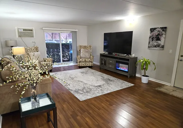 Photo 3 of Condo for sale at 1354 E Washington St #102, Des Plaines, IL 60016 | MLS# 12779903 | Listing updated on 2026-10-08