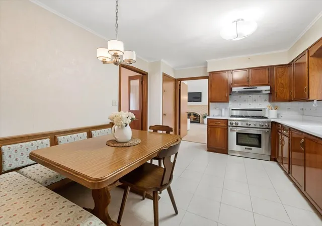Photo 4 of Single family home for sale at 904 Elmdale Rd, Glenview, IL 60025 | MLS# 12779904 | Listing updated on 2026-10-29