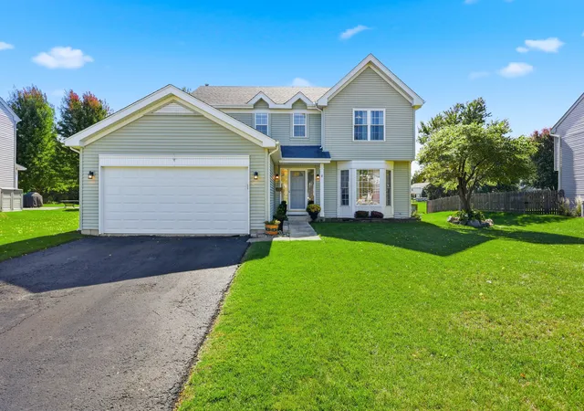 Photo 3 of Single family home for sale at 997 Village Rd, Crystal Lake, IL 60014 | MLS# 12779911 | Listing updated on 2026-10-08