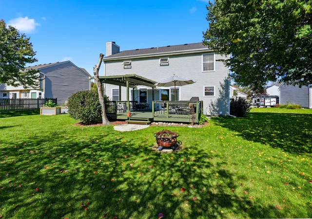 Photo 3 of Single family home for sale at 997 Village Rd, Crystal Lake, IL 60014 | MLS# 12779911 | Listing updated on 2026-10-08