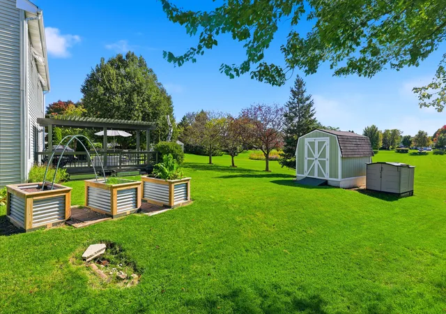 Photo 4 of Single family home for sale at 997 Village Rd, Crystal Lake, IL 60014 | MLS# 12779911 | Listing updated on 2026-10-08