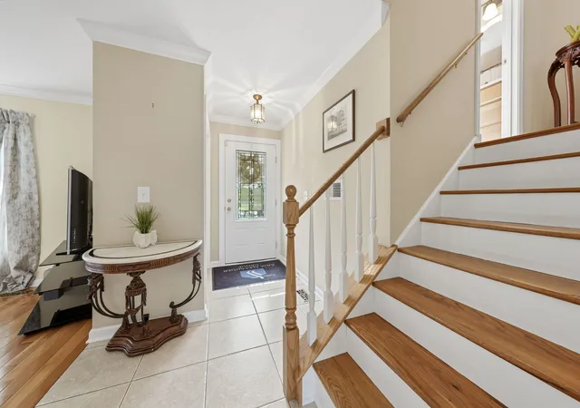 Photo 2 of Single family home for sale at 326 Greentree Pkwy, Libertyville, IL 60048 | MLS# 12779913 | Listing updated on 2026-10-21