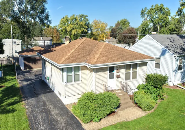 Single family home for sale at 1713 Oakland Ave, Crest Hill, IL 60403 | MLS# 12779927